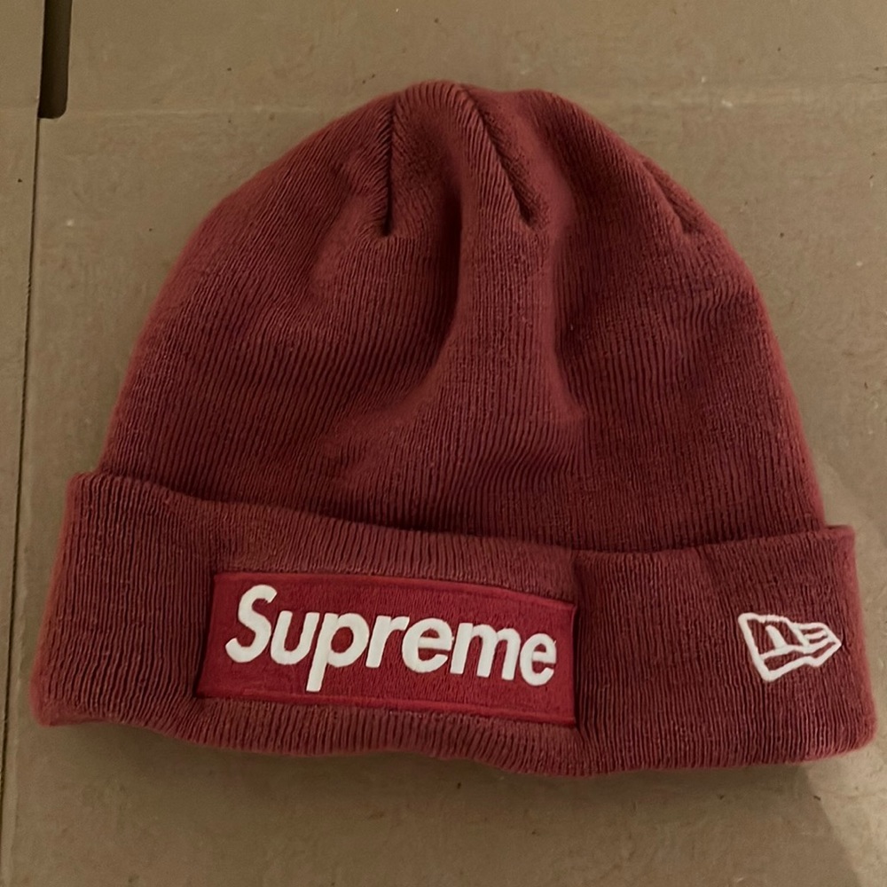 Supreme beanie new era